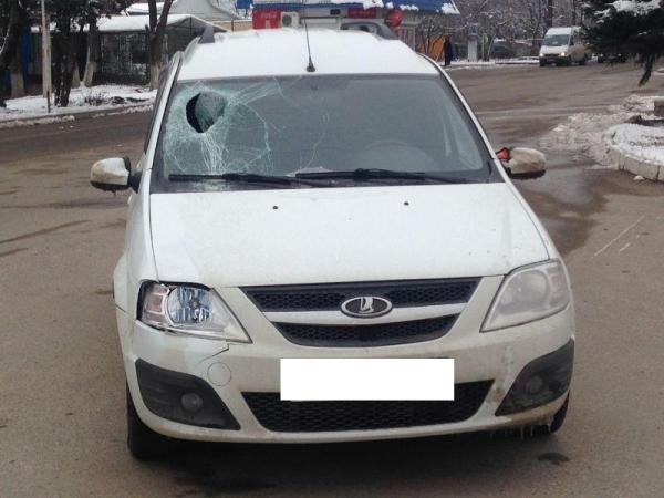 В Ессентуках на пешеходном переходе под колеса легковушки попала девушка